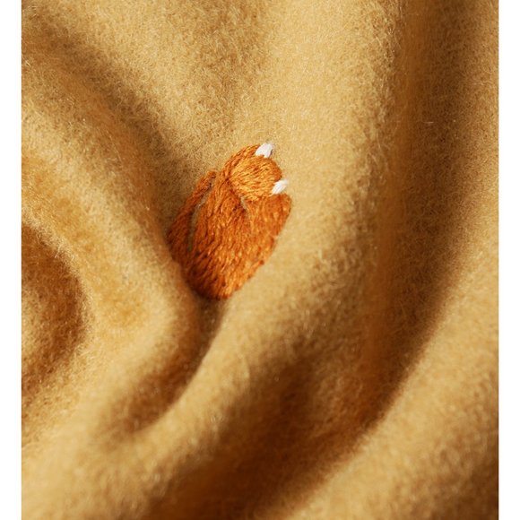 Edelweiss embroidered playing cat cashmere scarf - Picture 5 of 12